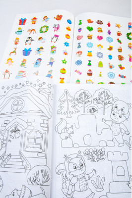 Книга україномовна, з наклейками, "Зимові розмальовки"